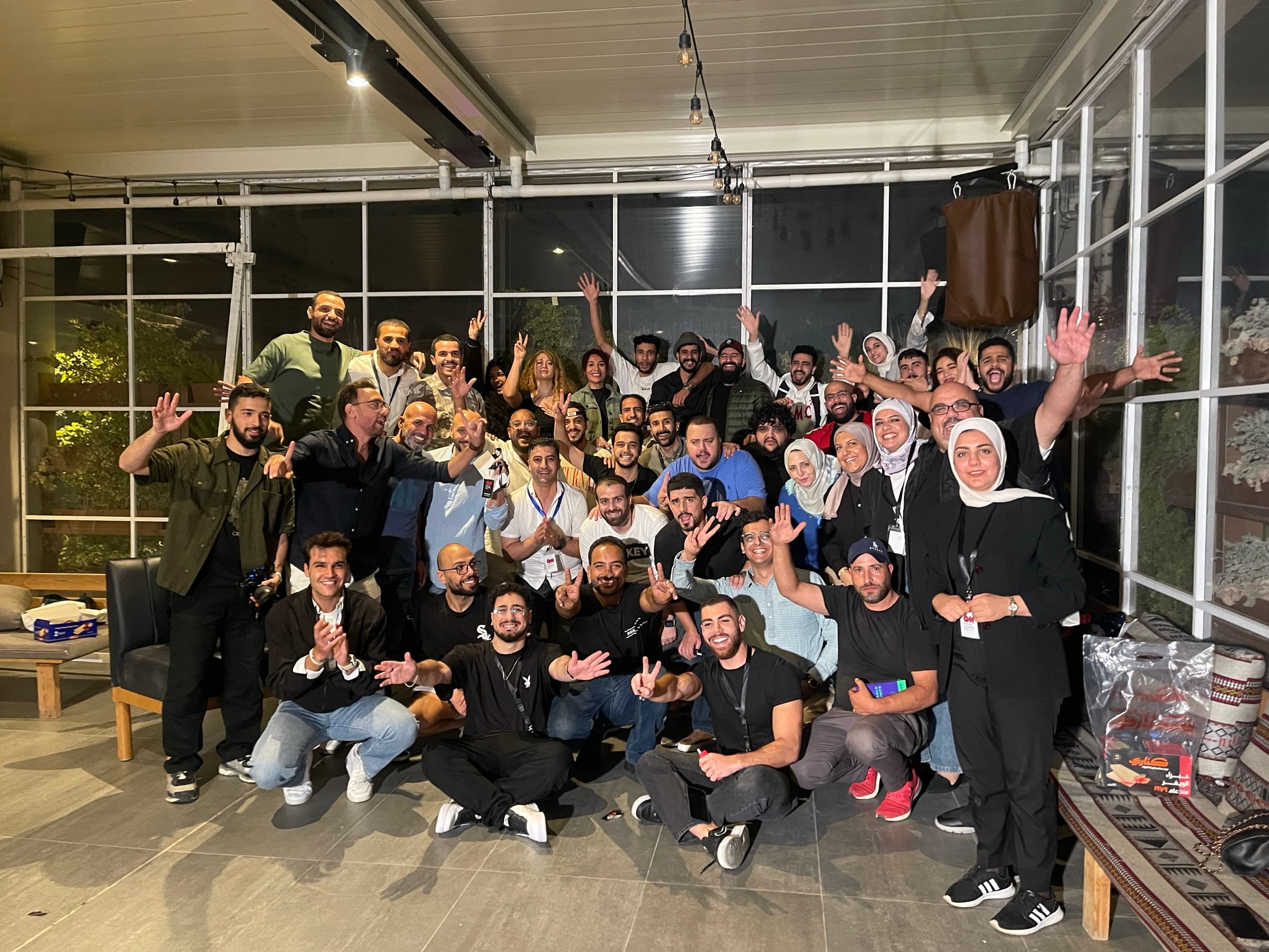 فنانون وجمهور في ليلة من مهرجان نادي عمان للكوميديا