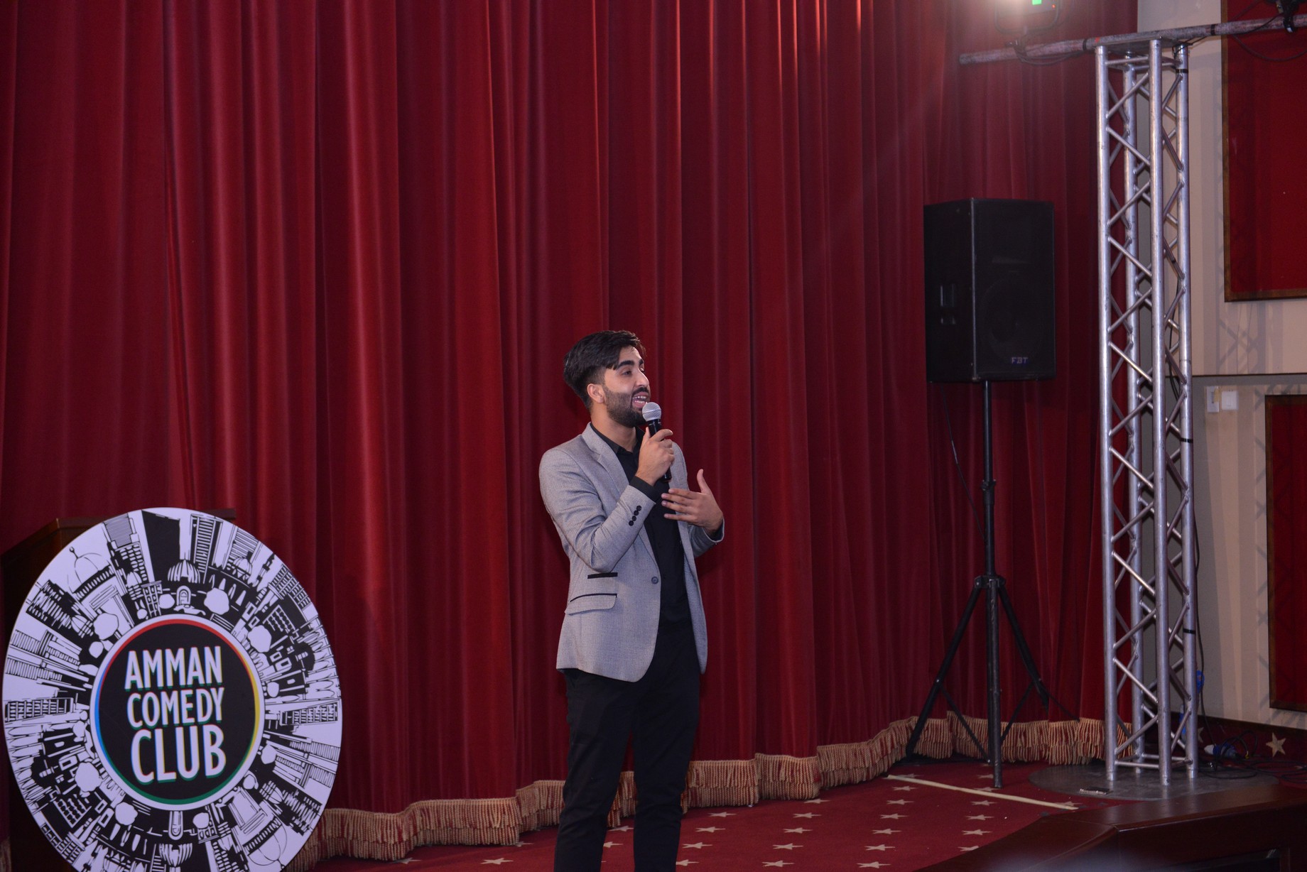 يدعوكم نادي عمان للكوميديا لحضور عرض كوميدي جديد لمجموعة من المواهب الصاعدة.